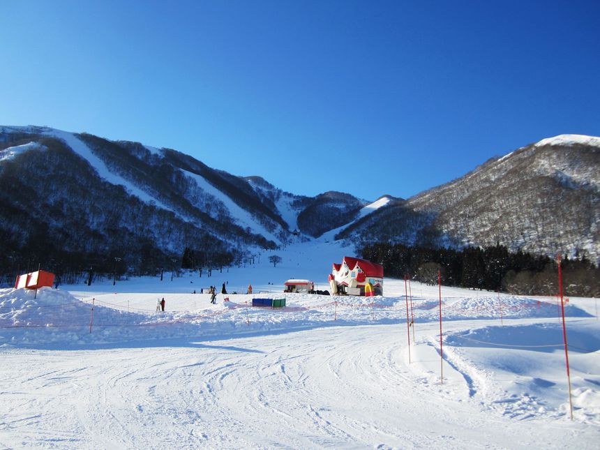 Ikenota Gelande beginner slope for night skiing behind Cortina Kids Play Park